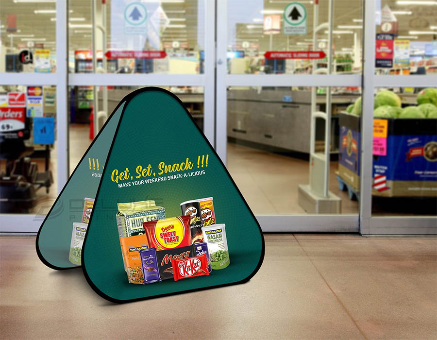 Triangle Pop out banner Dubai