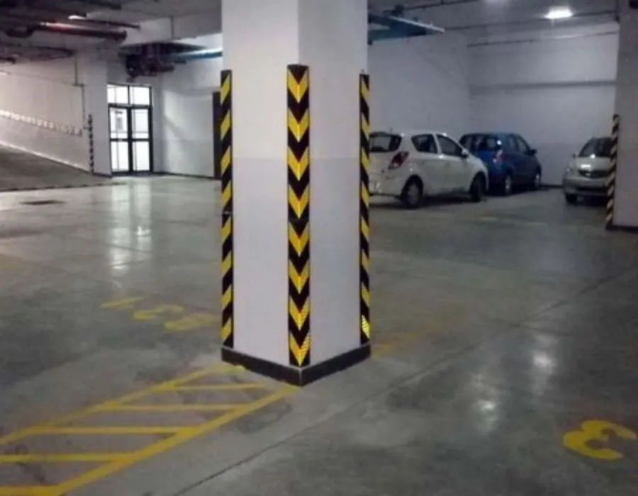 Aluminum L Channels with Reflective Vinyl Dubai